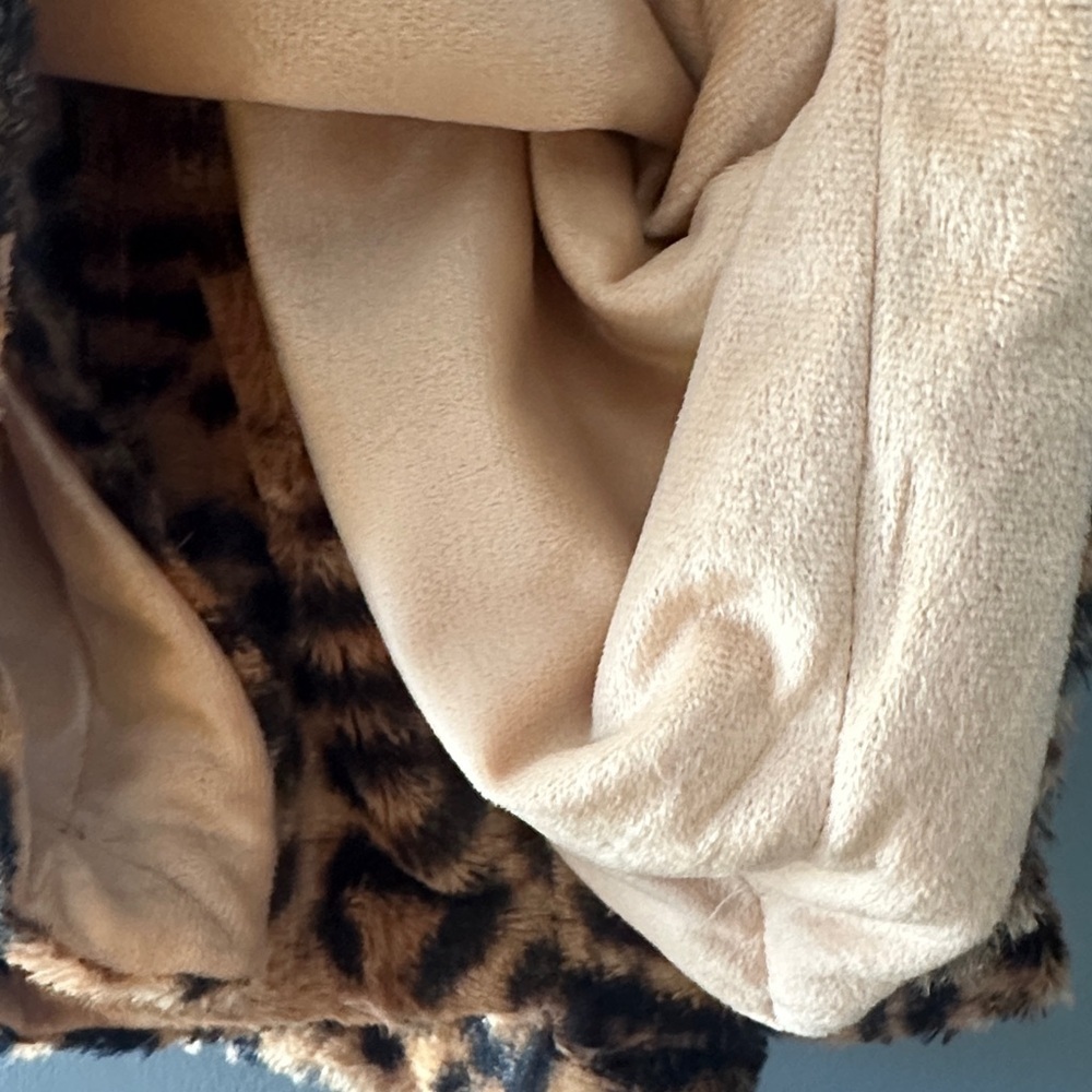 Reversible Faux Fur Throw animal print blanket cozy comfy oversized mom’s gift - Picture 3 of 4